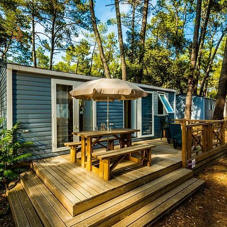 Camping La Sousta**** Remoulins Buitenkant foto