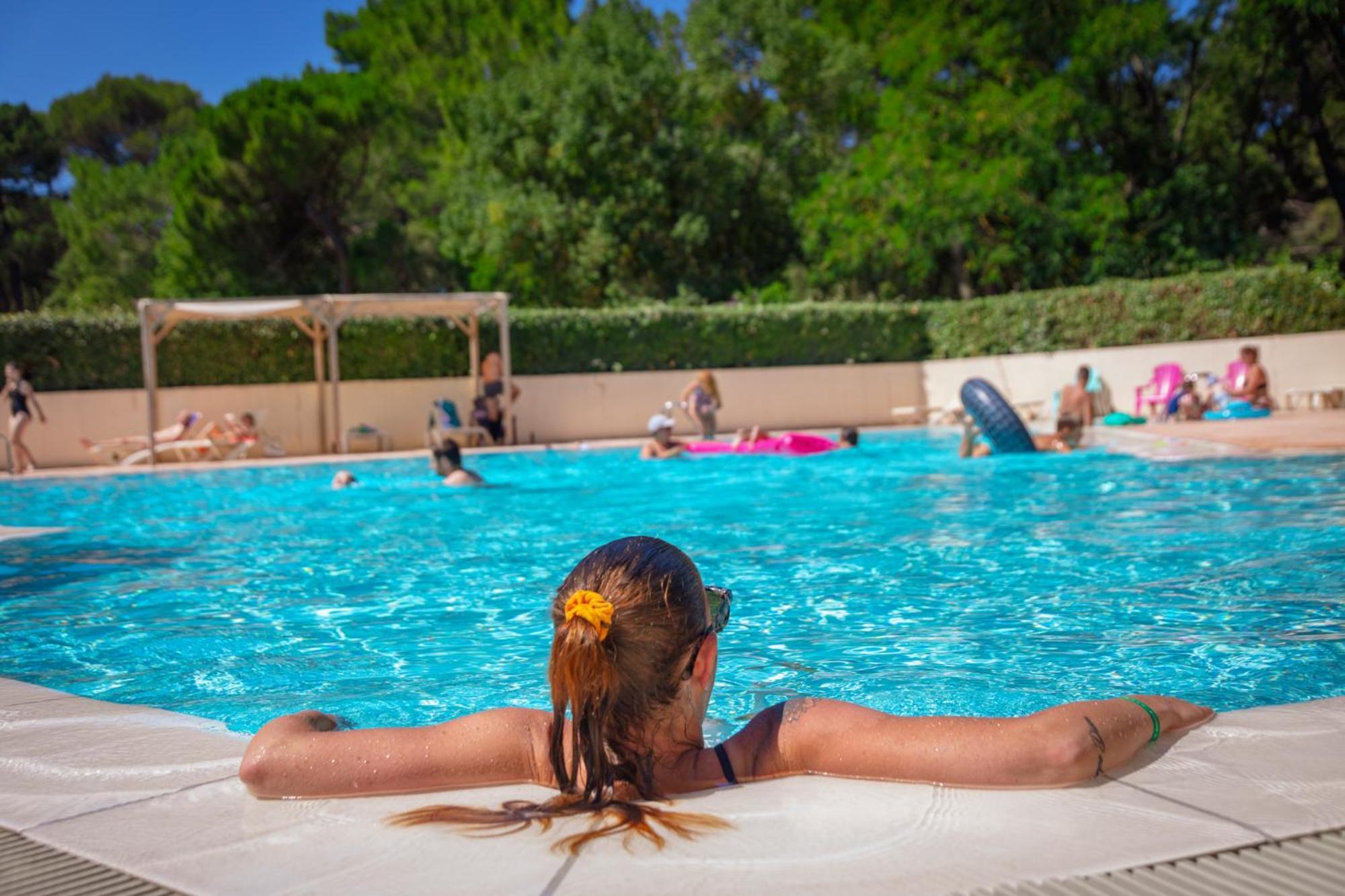 Camping La Sousta**** Remoulins Buitenkant foto