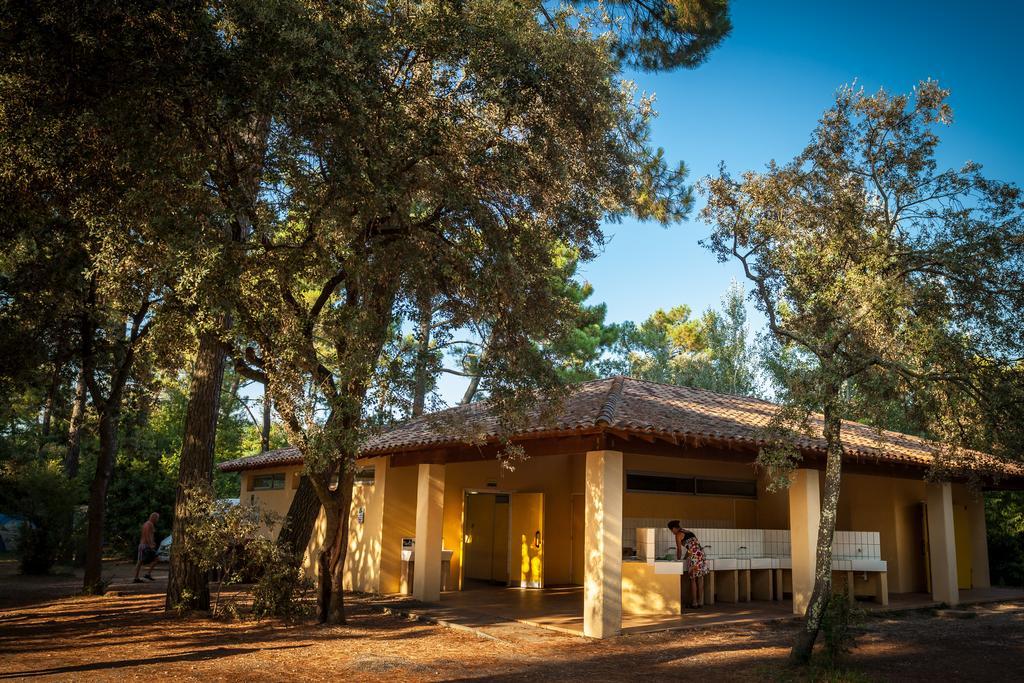 Camping La Sousta**** Remoulins Buitenkant foto