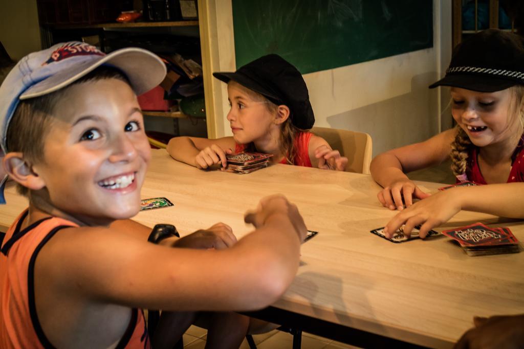 Camping La Sousta**** Remoulins Buitenkant foto