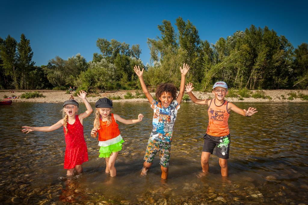 Camping La Sousta**** Remoulins Buitenkant foto