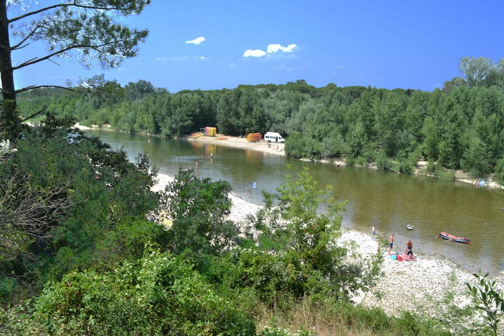 Camping La Sousta**** Remoulins Buitenkant foto