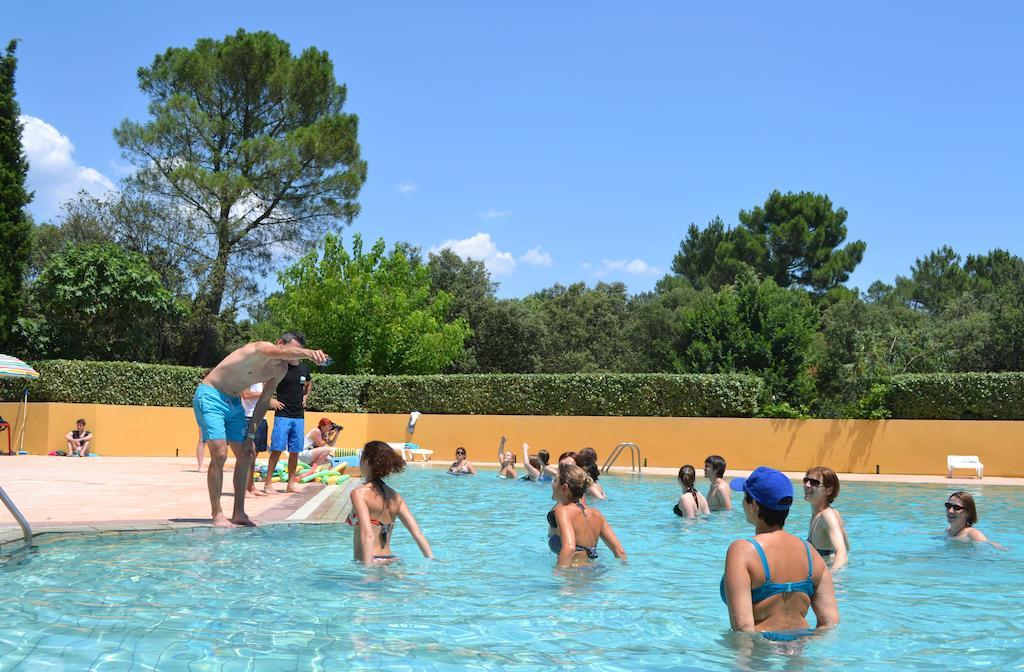 Camping La Sousta**** Remoulins Buitenkant foto