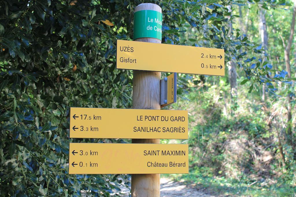 Camping La Sousta**** Remoulins Buitenkant foto