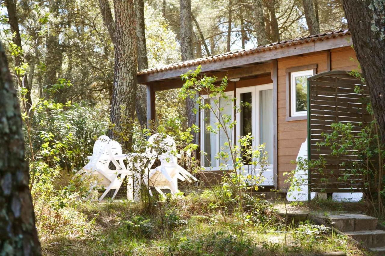 Camping La Sousta**** Remoulins Buitenkant foto