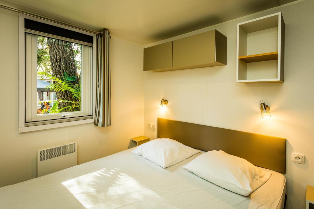 Camping La Sousta**** Remoulins Buitenkant foto