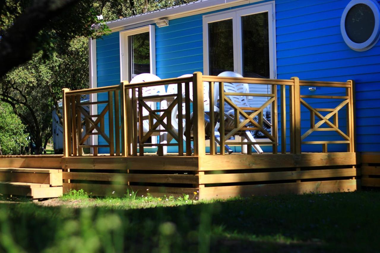 Camping La Sousta**** Remoulins Buitenkant foto