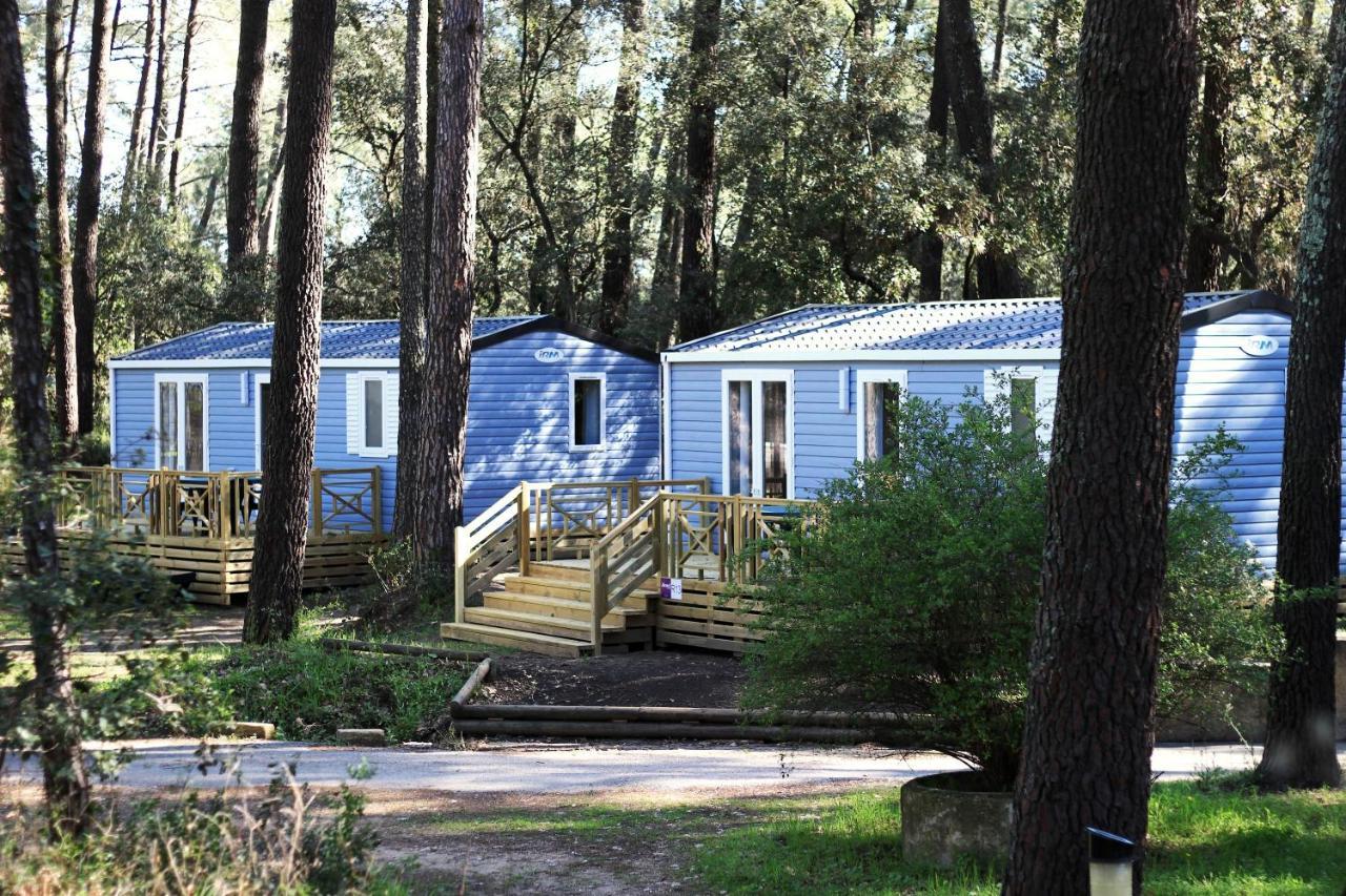 Camping La Sousta**** Remoulins Buitenkant foto