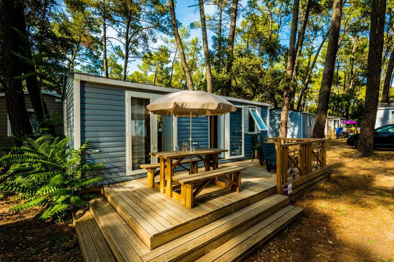 Camping La Sousta**** Remoulins Buitenkant foto