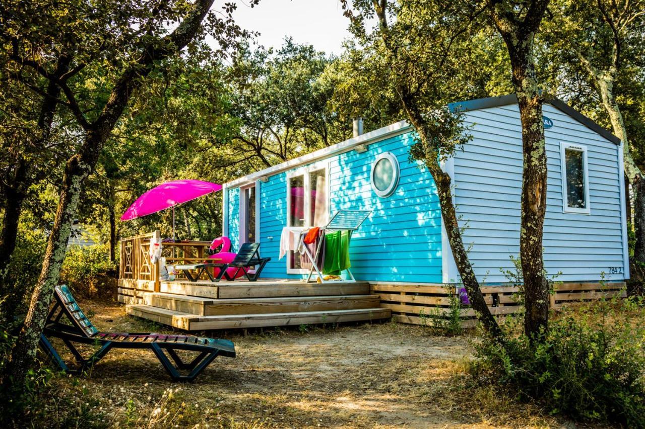 Camping La Sousta**** Remoulins Buitenkant foto